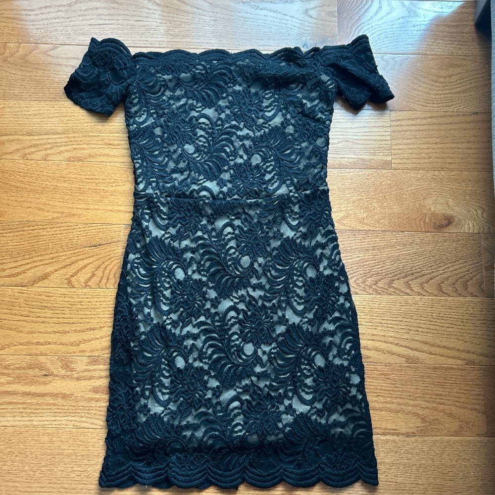 Bebe Black and cream lace dress